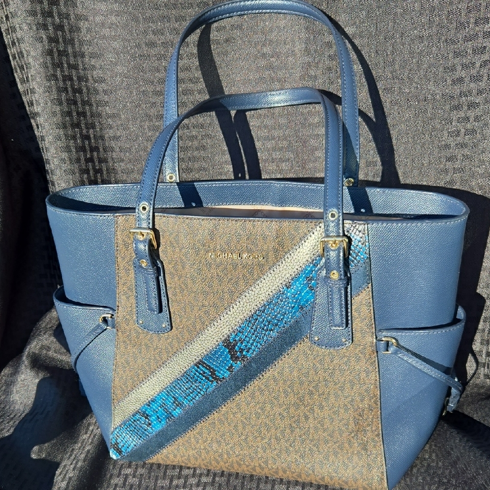Michael Kors Tote Bag with Structured Design